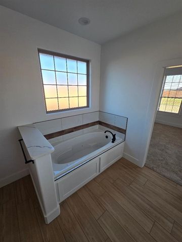 5466 NE Minnow Ln, Elgin, OK 73538