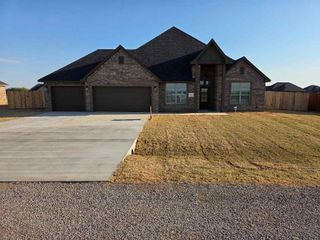 5466 NE Minnow Ln, Elgin, OK 73538
