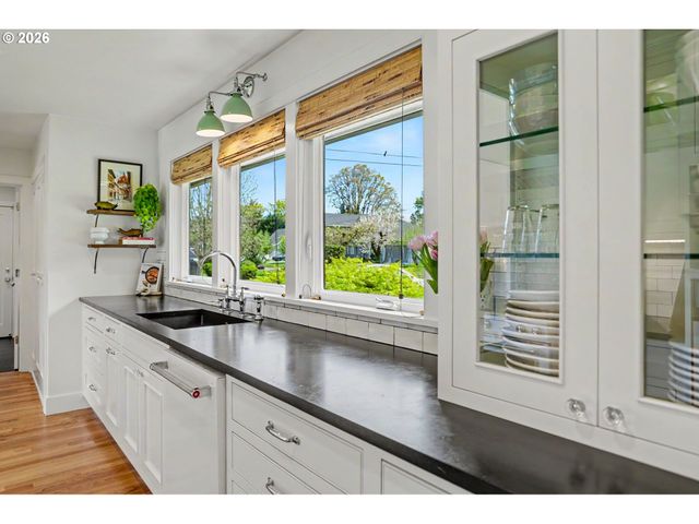 1017 JONES Ave, Albany, OR 97321