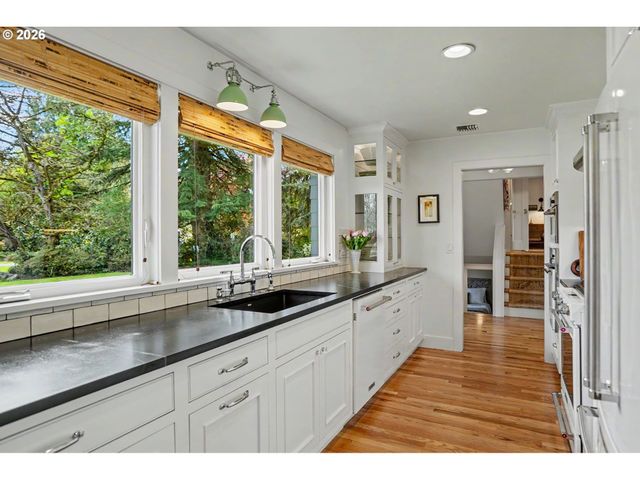 1017 JONES Ave, Albany, OR 97321