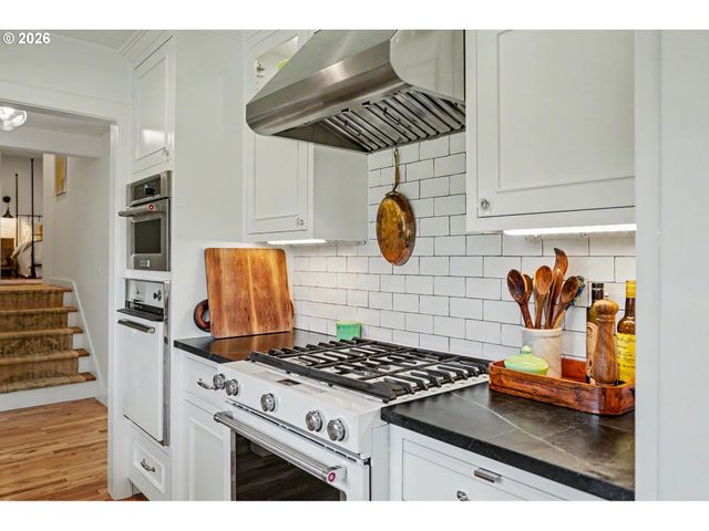 1017 JONES Ave, Albany, OR 97321