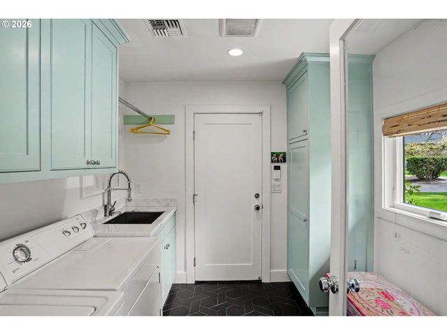 1017 JONES Ave, Albany, OR 97321