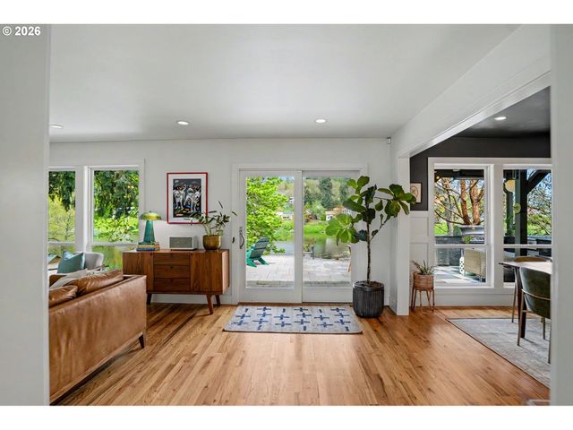 1017 JONES Ave, Albany, OR 97321