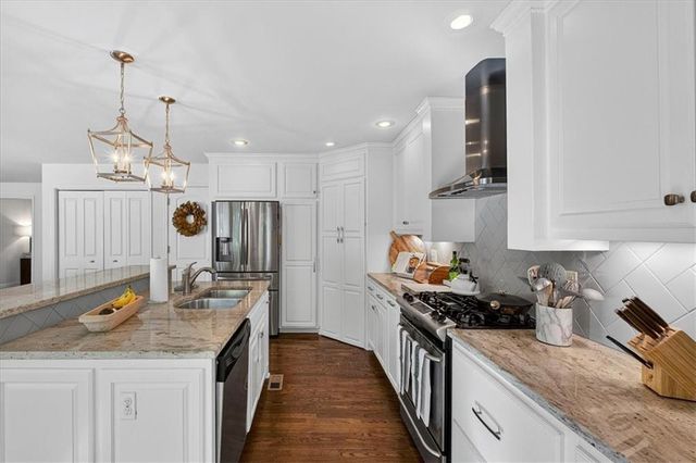 5441 Chadwick Road, Fairway, KS 66205