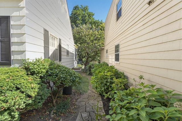 5441 Chadwick Road, Fairway, KS 66205