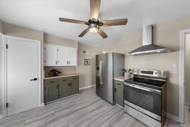 2217 Lefeber AVENUE, Wauwatosa, WI 53213