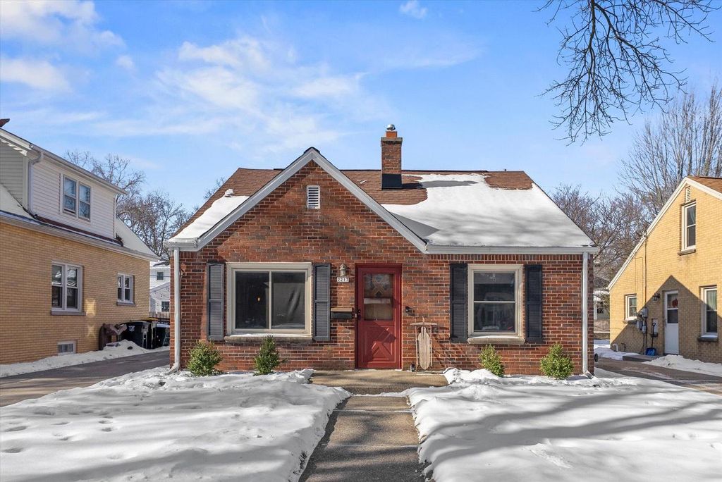 2217 Lefeber AVENUE, Wauwatosa, WI 53213