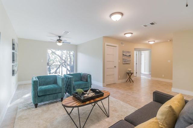 25201 & 25203 Lakeview DR, Spicewood, TX 78669