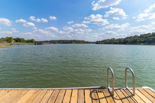 25201 & 25203 Lakeview DR, Spicewood, TX 78669