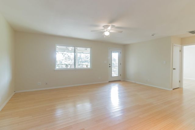 25201 & 25203 Lakeview DR, Spicewood, TX 78669