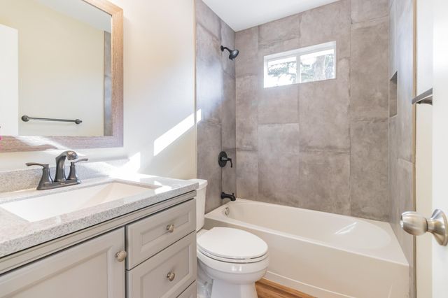 25201 & 25203 Lakeview DR, Spicewood, TX 78669