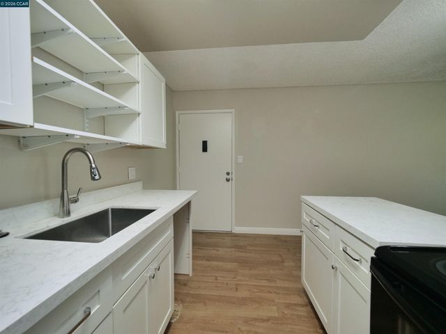 405 Piccadilly Place 24, San Bruno, CA 94066