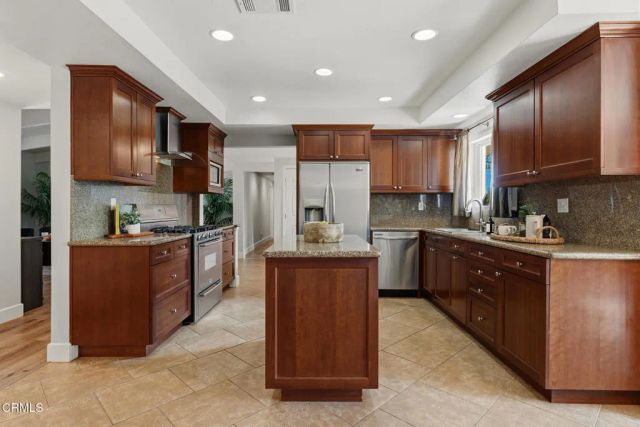 5351 Dubois Avenue, Los Angeles, CA 91367