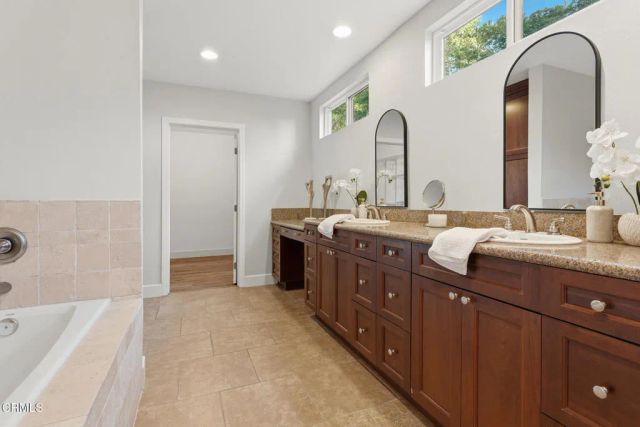 5351 Dubois Avenue, Los Angeles, CA 91367