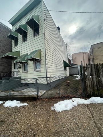 22 Woodland Ave, Jersey City, NJ 07305