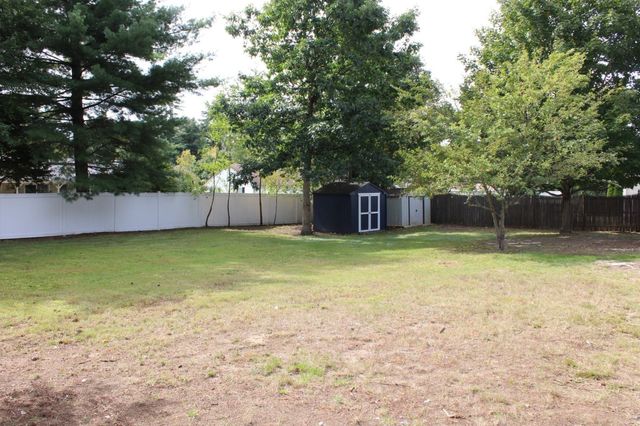 158 Woodcrest Rd, Springfield, MA 01029