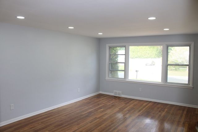 158 Woodcrest Rd, Springfield, MA 01029