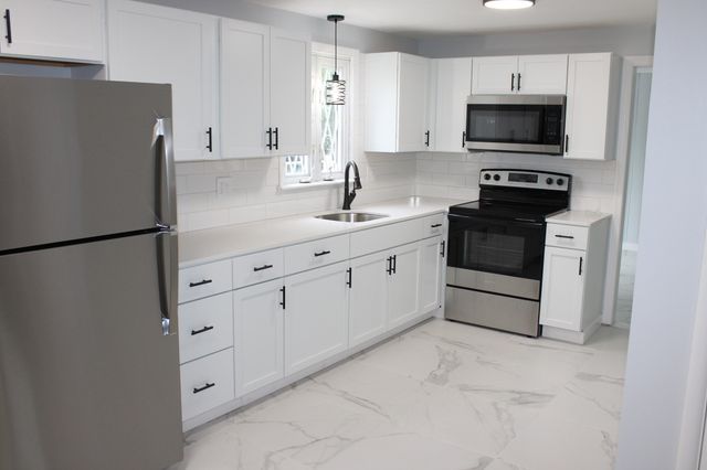 158 Woodcrest Rd, Springfield, MA 01029
