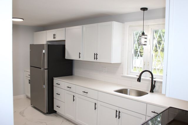 158 Woodcrest Rd, Springfield, MA 01029