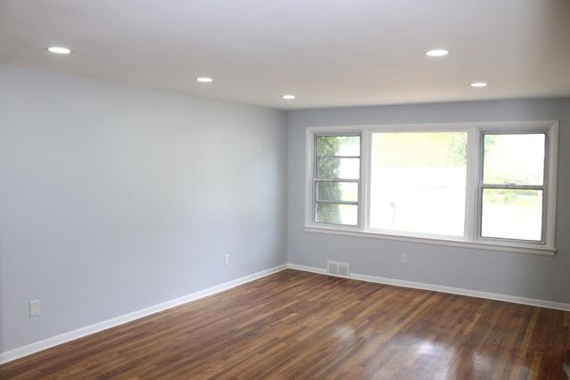 158 Woodcrest Rd, Springfield, MA 01029