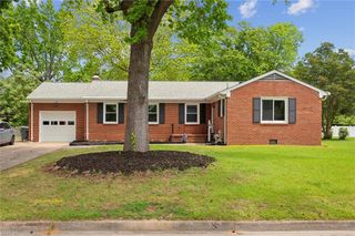 27 Hankins DR, Hampton, VA 23669