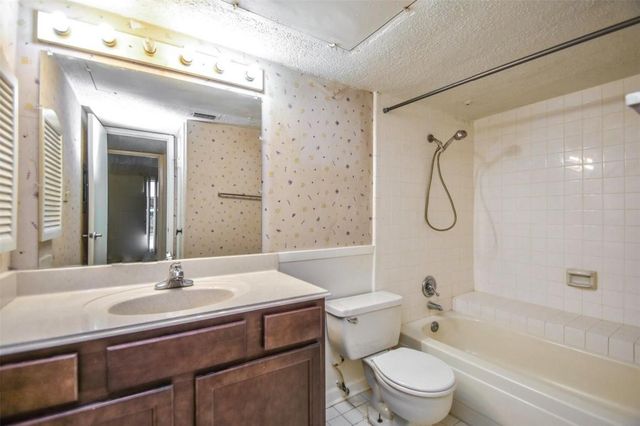 2818 S Bartell Drive S 6, Houston, TX 77054