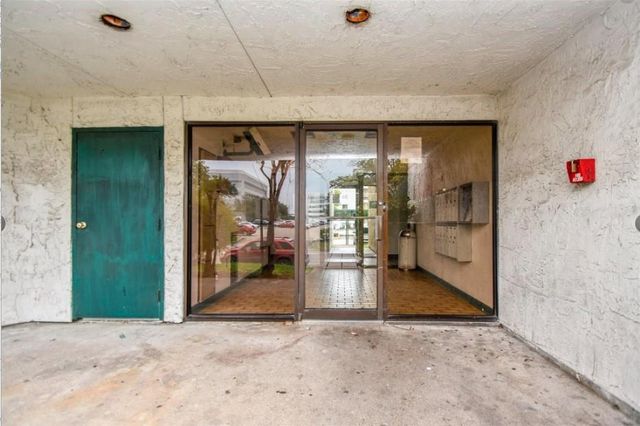 2818 S Bartell Drive S 6, Houston, TX 77054