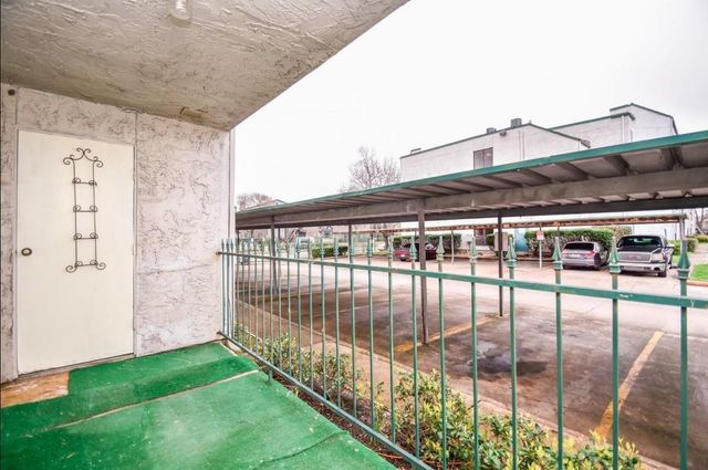 2818 S Bartell Drive S 6, Houston, TX 77054