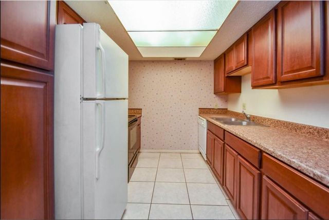 2818 S Bartell Drive S 6, Houston, TX 77054