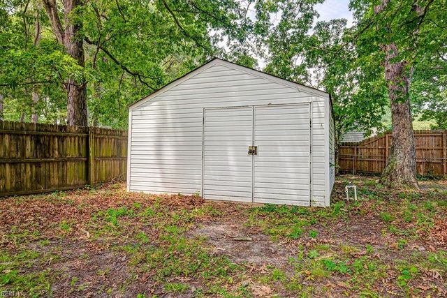 1605 Laurel AVE, Chesapeake, VA 23325