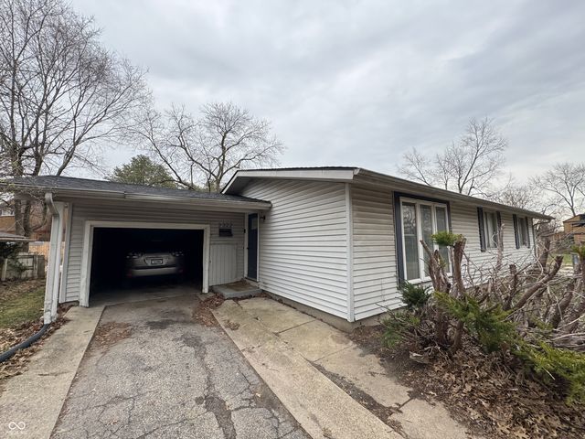 2322 Silver Maple Court, Indianapolis, IN 46222