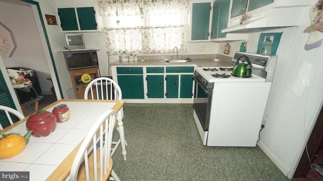 2832 BERWYN RD, Bensalem, PA 19020