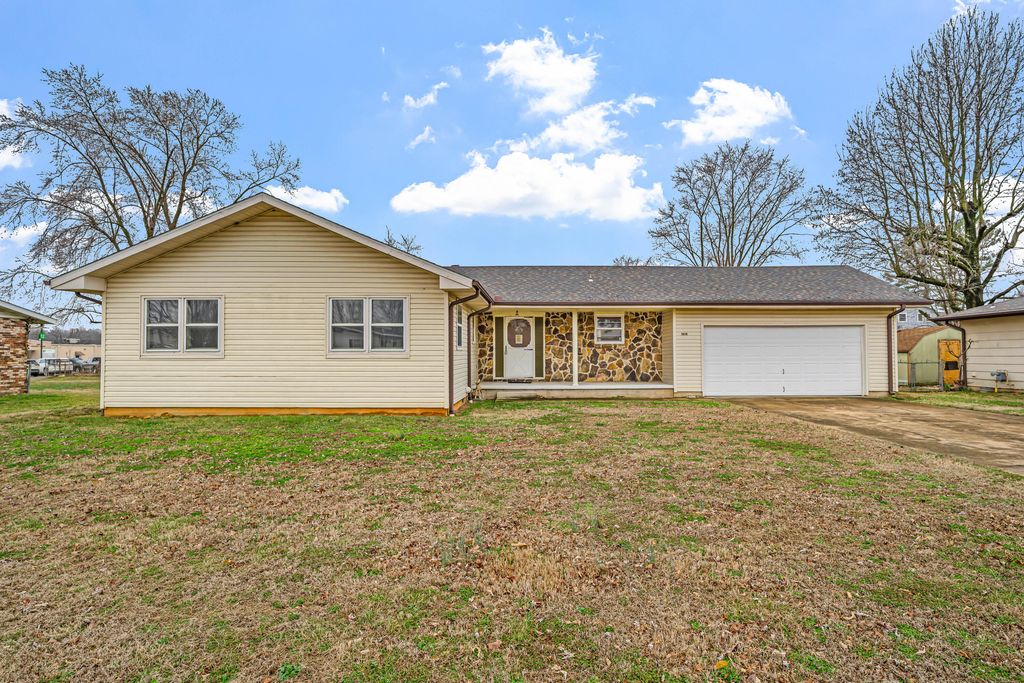 1614 10th Street, West Plains, MO 65775