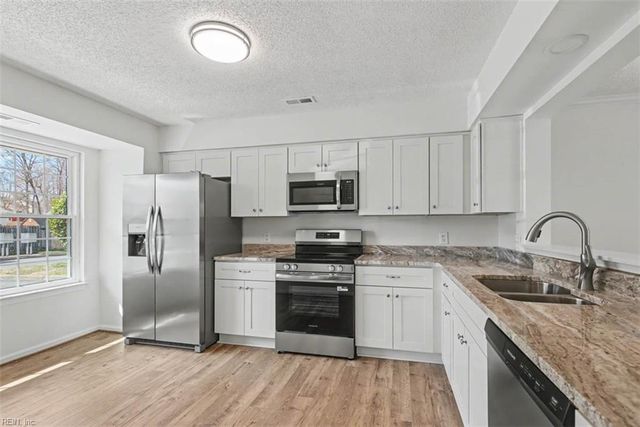 396 Rivers Ridge CIR, Newport News, VA 23608