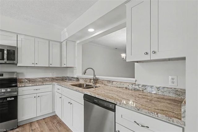 396 Rivers Ridge CIR, Newport News, VA 23608