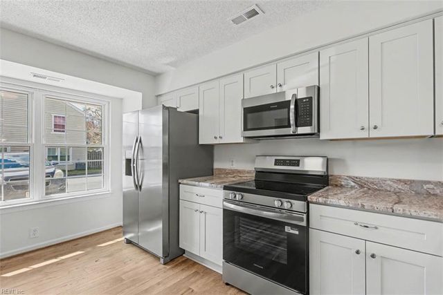 396 Rivers Ridge CIR, Newport News, VA 23608