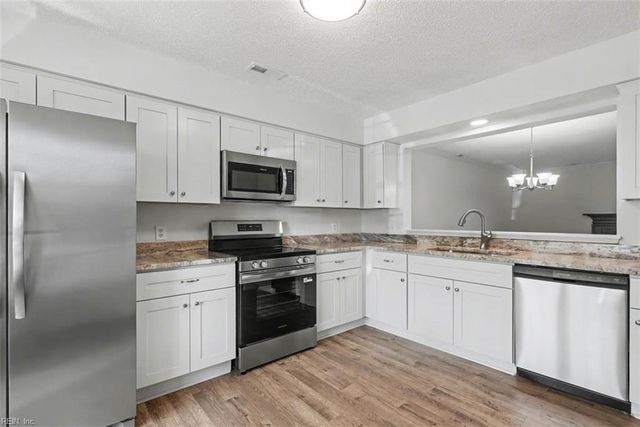 396 Rivers Ridge CIR, Newport News, VA 23608