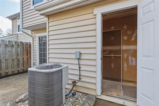 396 Rivers Ridge CIR, Newport News, VA 23608