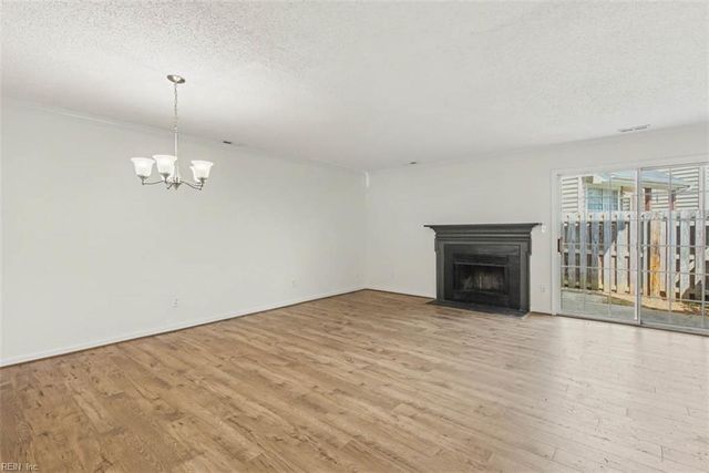 396 Rivers Ridge CIR, Newport News, VA 23608