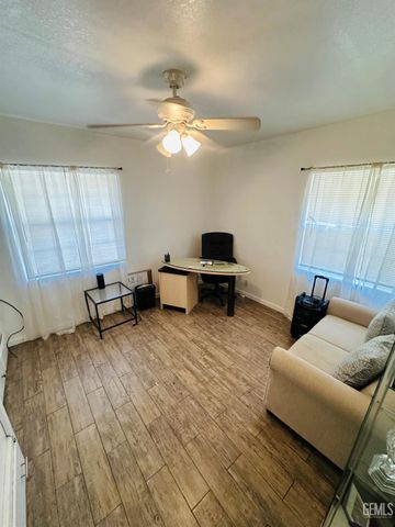 1625 Crestmont Drive, Bakersfield, CA 93306