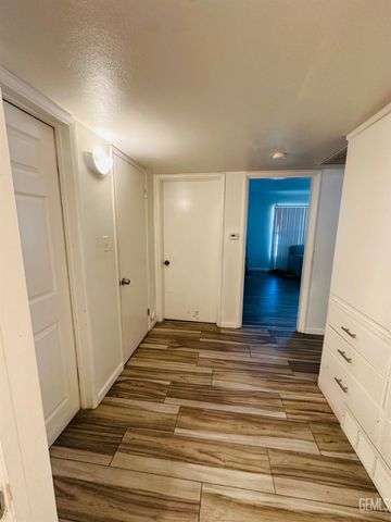 1625 Crestmont Drive, Bakersfield, CA 93306