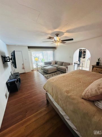 1625 Crestmont Drive, Bakersfield, CA 93306