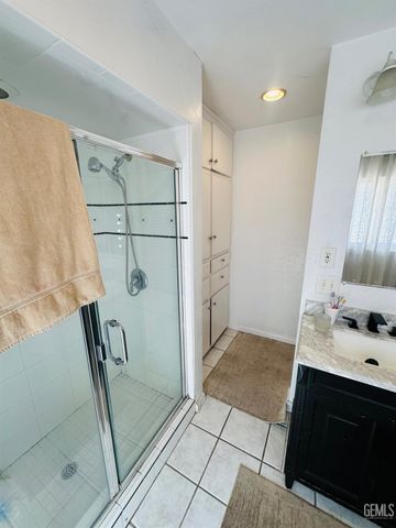 1625 Crestmont Drive, Bakersfield, CA 93306