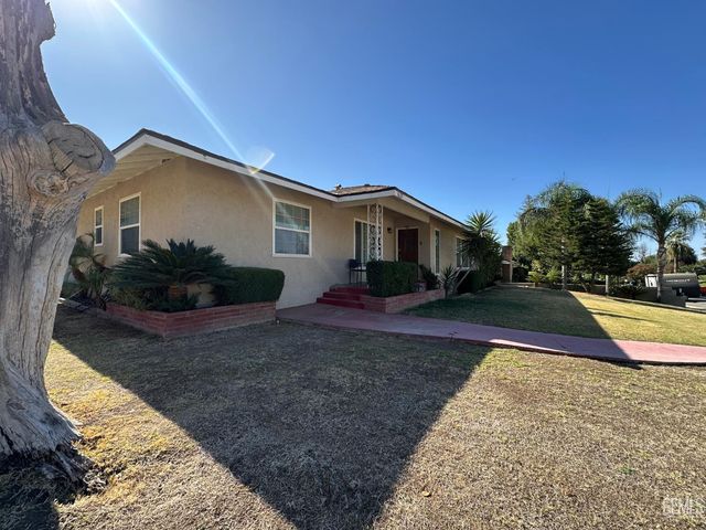 1625 Crestmont Drive, Bakersfield, CA 93306