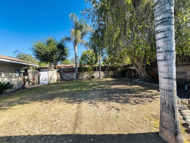 1625 Crestmont Drive, Bakersfield, CA 93306