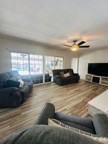 1625 Crestmont Drive, Bakersfield, CA 93306