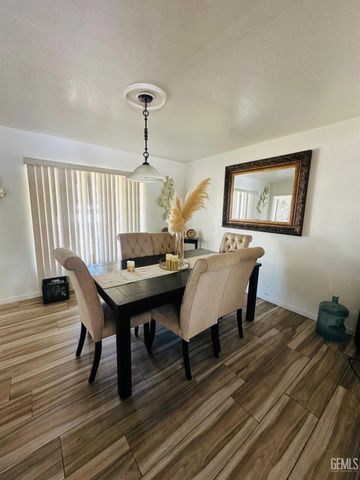 1625 Crestmont Drive, Bakersfield, CA 93306