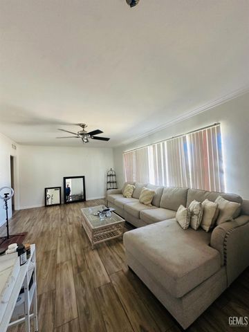 1625 Crestmont Drive, Bakersfield, CA 93306