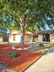 8111 Hunters Forest, San Antonio, TX 78239