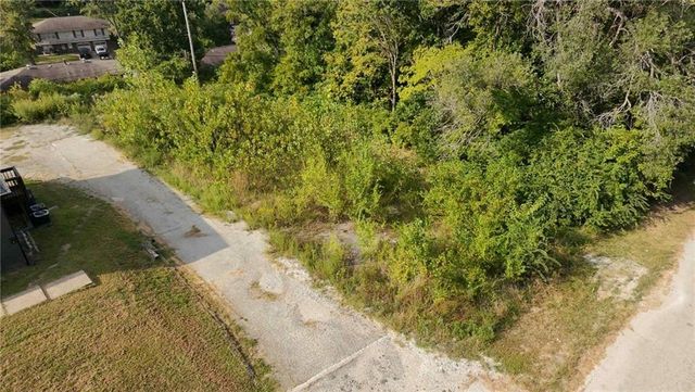 11527 E Lexington Avenue, Sugar Creek, MO 64054